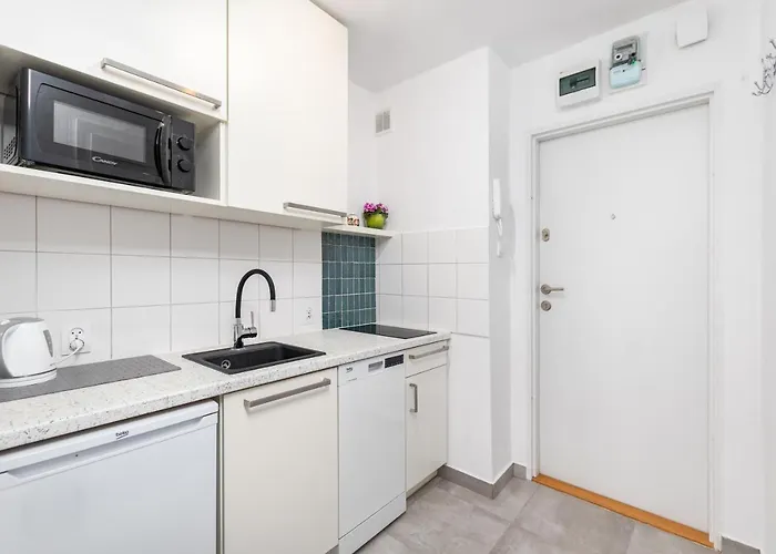 Broniewskiego 24a By Homeprime *